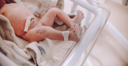 Recém-nascido com doença genética grave recupera após transplante de sangue do cordão umbilical