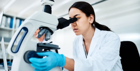 Axicabtagene ciloleucel demonstra elevada taxa de resposta e remissão duradoura no tratamento de doentes adultos com LDGCB e LCBAG recidivante/refratário não elegíveis para transplante